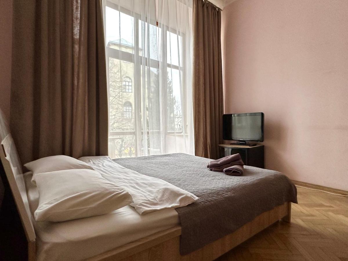 Romantic Apartments - Оn Valova Street Lviv Extérieur photo