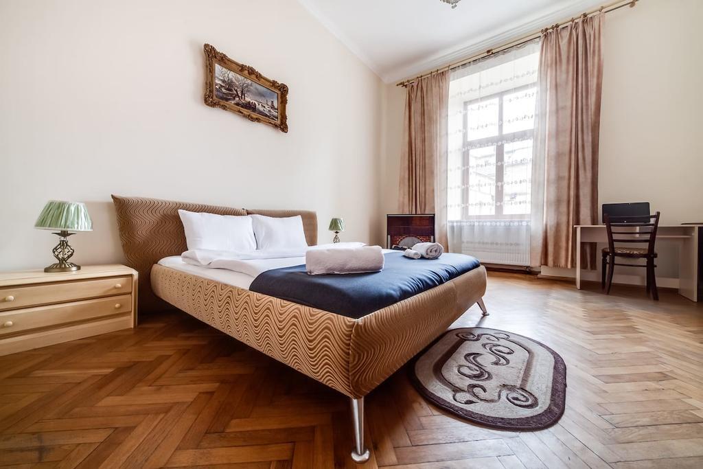 Romantic Apartments - Оn Valova Street Lviv Extérieur photo
